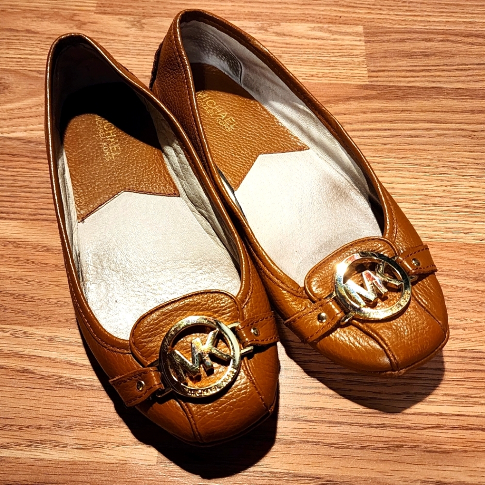 Michael Kors Brown/Tan Leather Flats, size 7.5 M, good condition